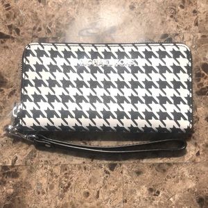 Michael Kors houndstooth wallet wristlet